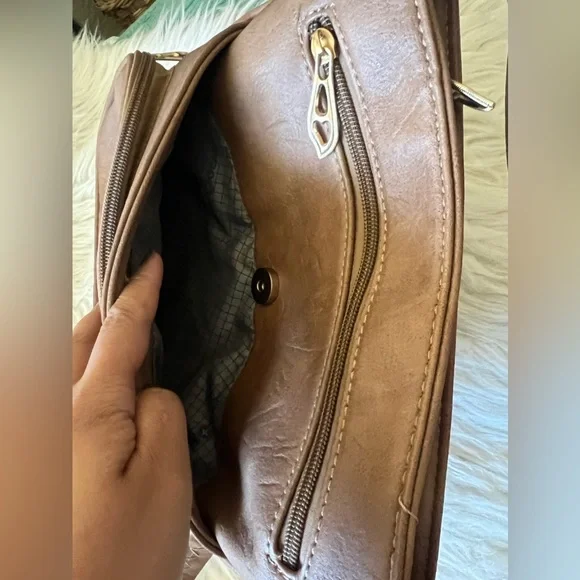 Swiss Gear Crossbody - Picture 7 of 10